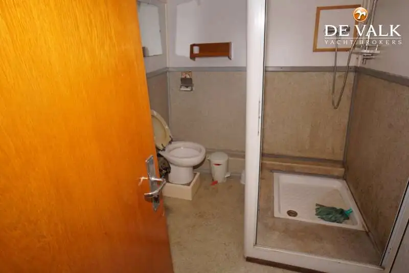 Kapal penelitian untuk dijual