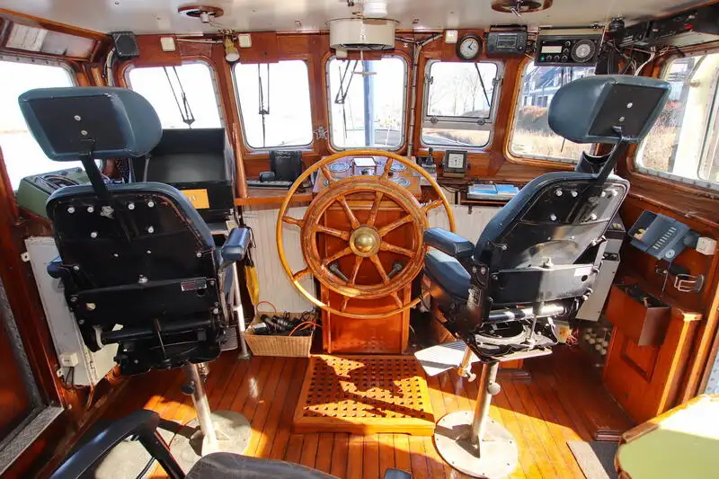 Kapal patroli untuk dijual