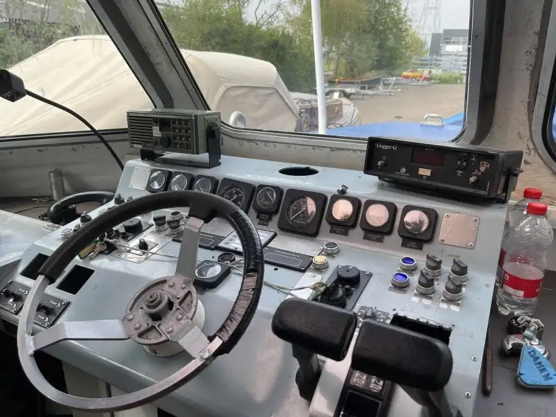 Kapal patroli untuk dijual