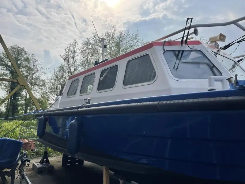 Kapal patroli untuk dijual
