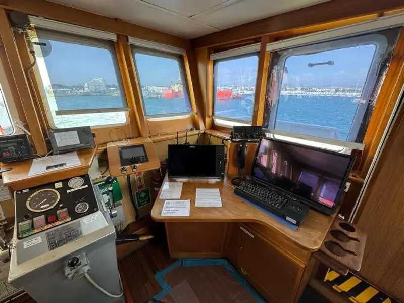 Kapal kontainer untuk dijual