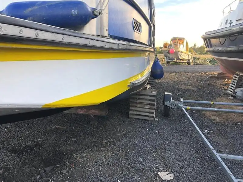Kapal feri untuk dijual