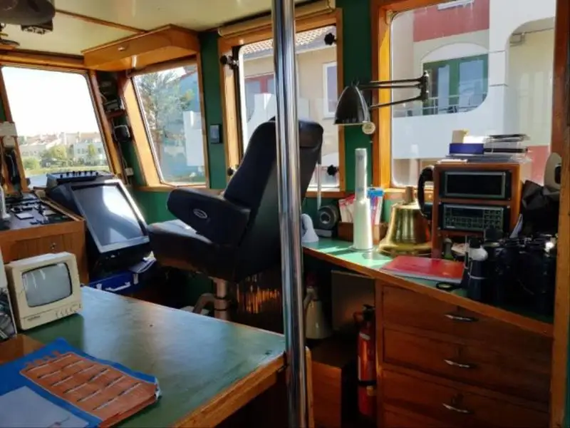 Kapal patroli untuk dijual