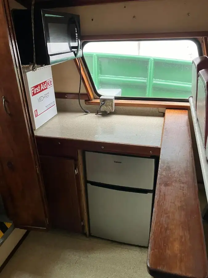 Kapal kru untuk dijual