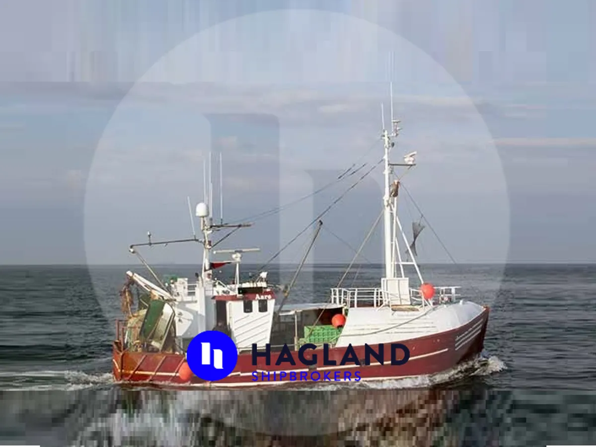 Kapal pengangkut ikan hidup untuk dijual