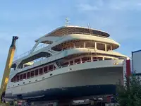 Kapal penumpang dijual
