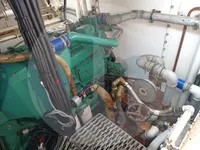 Kapal pengangkut ikan hidup untuk dijual