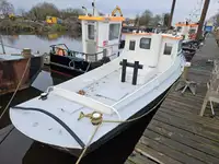 Kapal penarik dijual