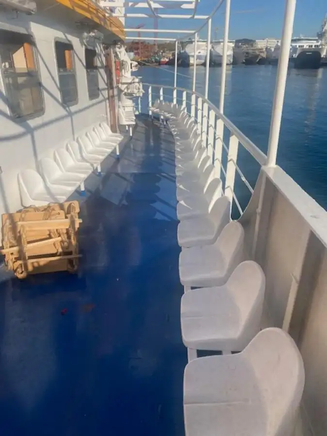Kapal feri untuk dijual