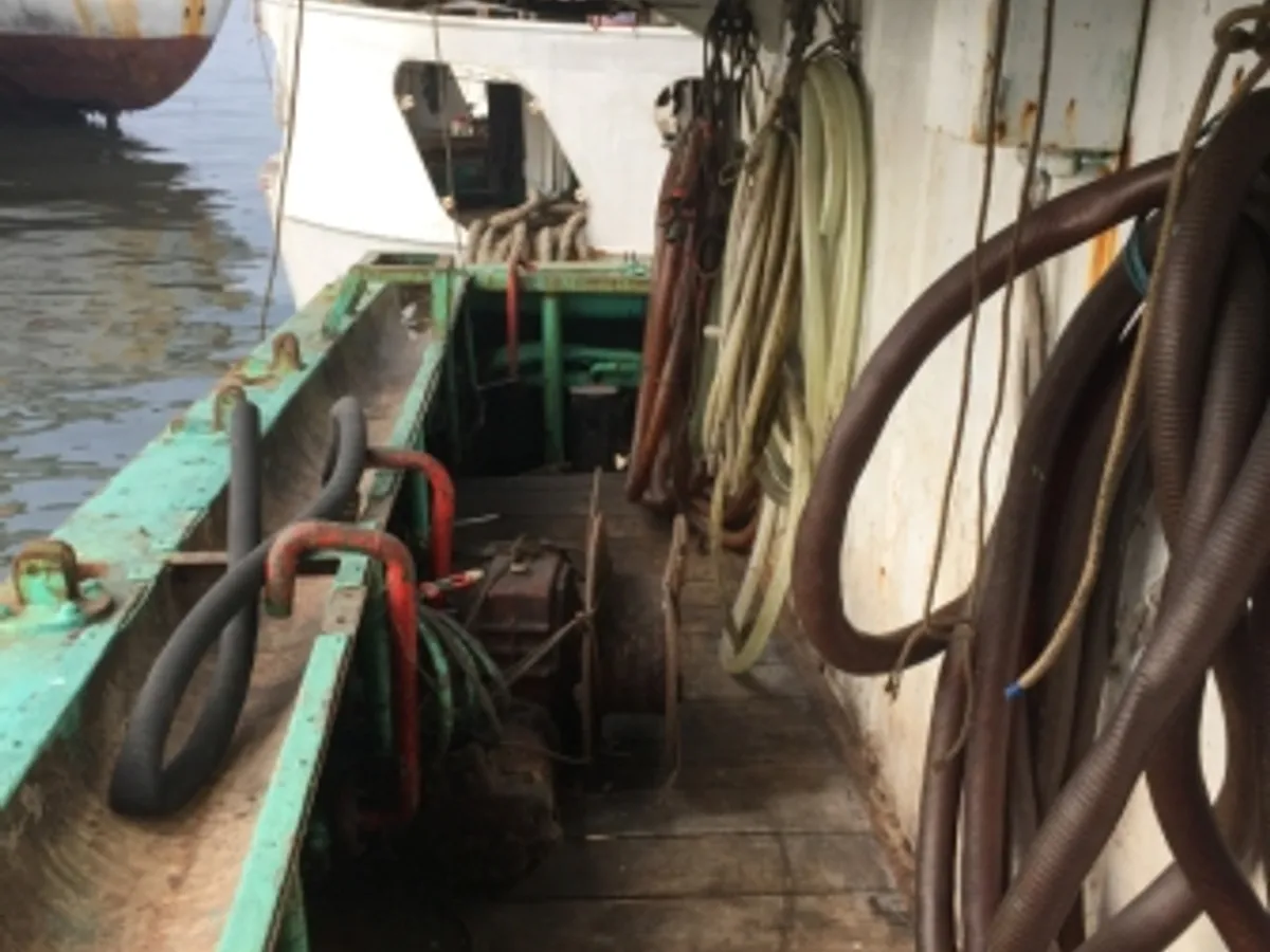 Kapal penangkap cumi-cumi untuk dijual