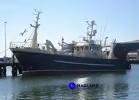 Kapal untuk pengolahan dan pengiriman ikan untuk dijual