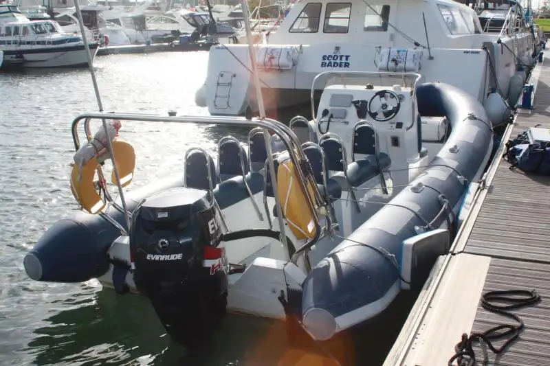 Perahu karet kaku untuk dijual