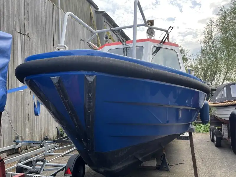 Kapal patroli untuk dijual
