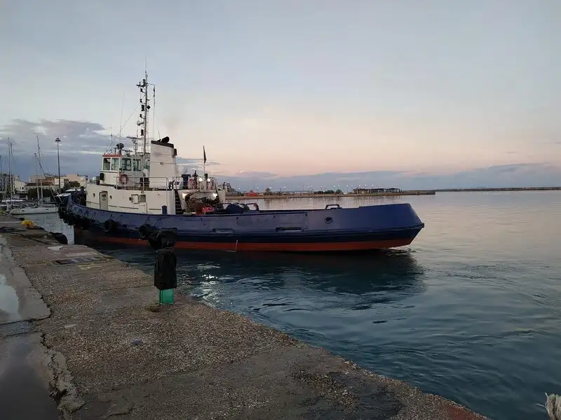 Kapal tunda untuk dijual