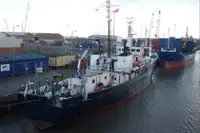 Kapal survei dijual