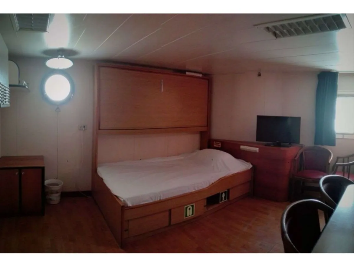 Kapal penelitian untuk dijual