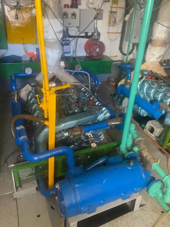 Kapal feri untuk dijual