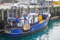 Kapal pengangkut LNG untuk dijual