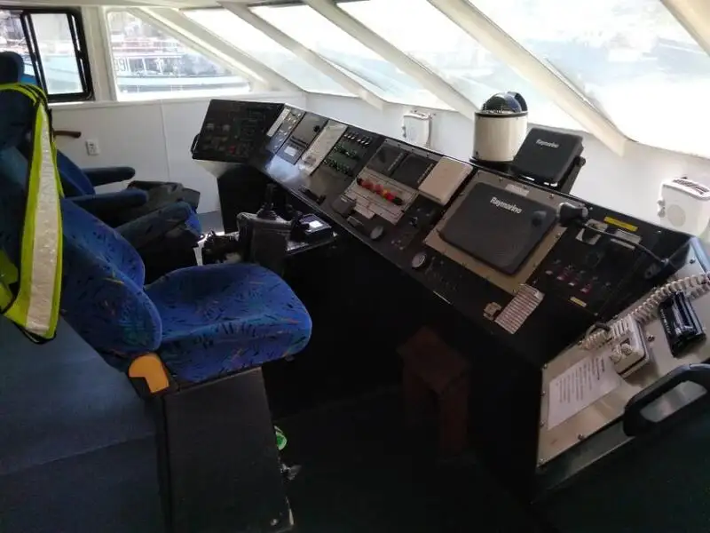Kapal feri untuk dijual