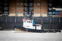 Kapal penarik dijual