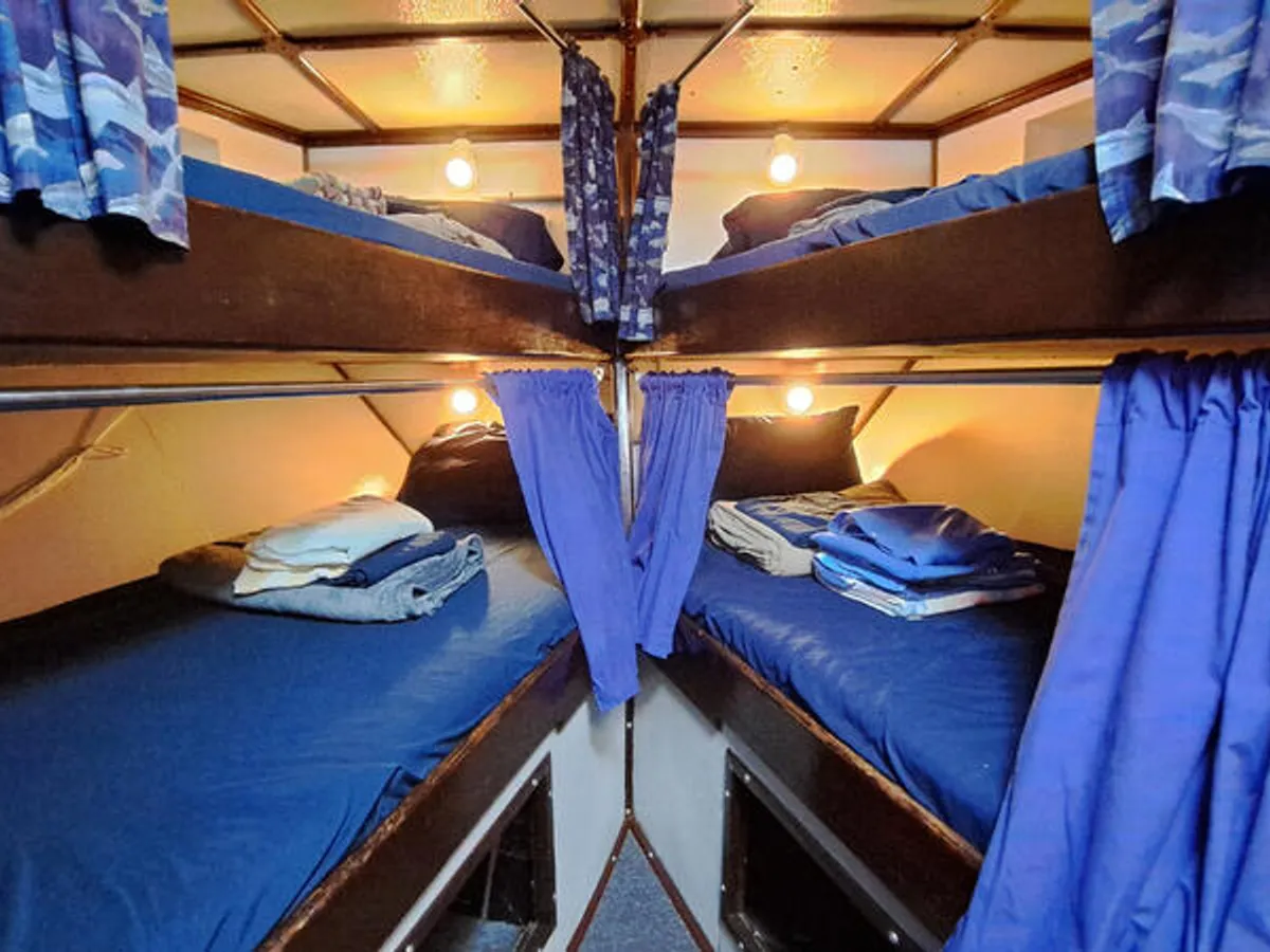 Kapal penelitian untuk dijual