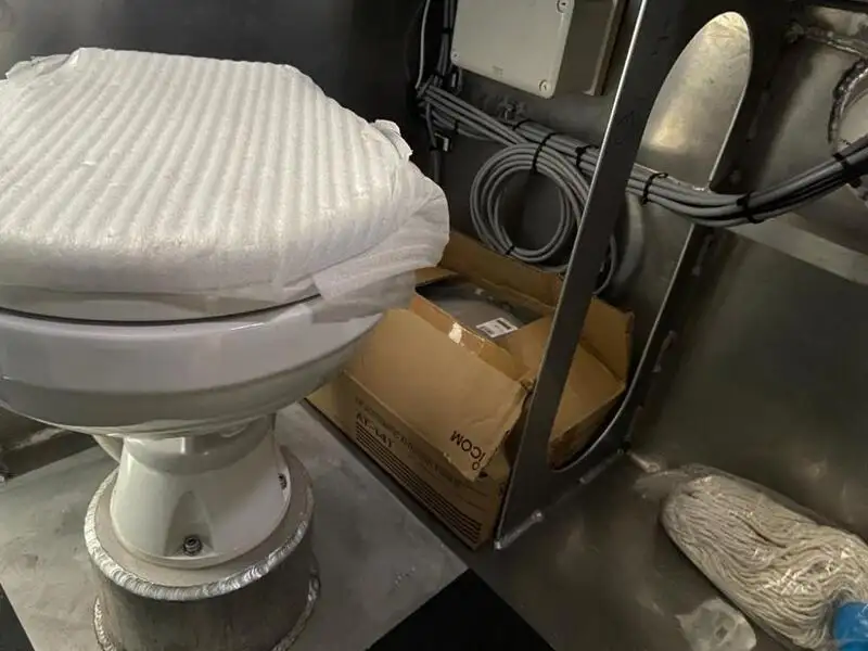 Kapal penyelamat untuk dijual