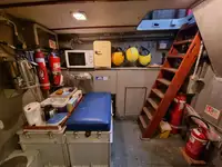 Sekoci penyelamat untuk dijual