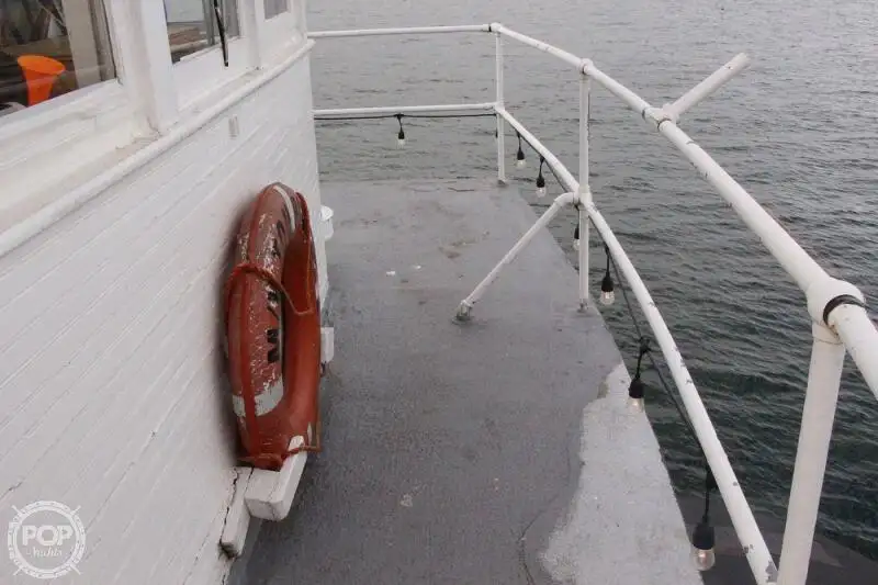 Kapal feri untuk dijual