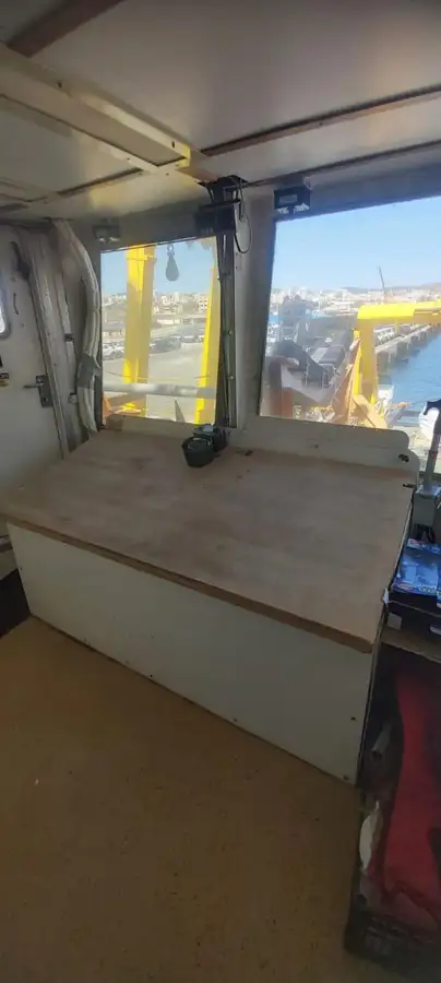 Kapal penelitian untuk dijual