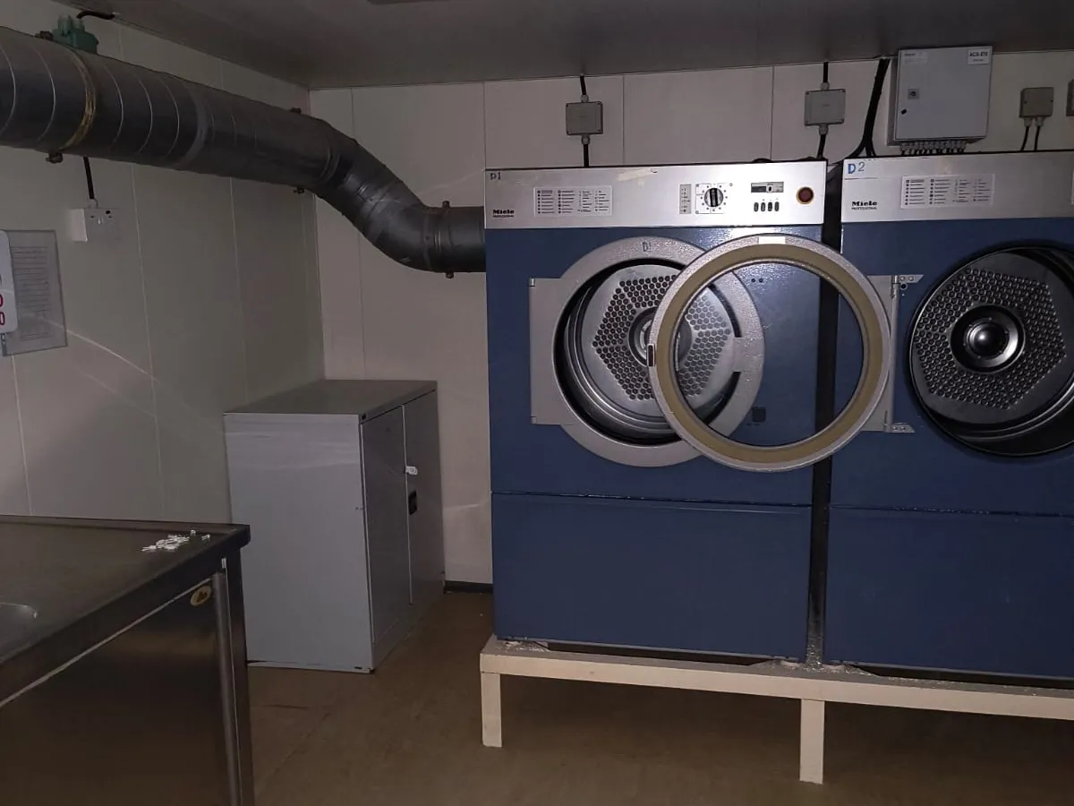 Tongkang akomodasi untuk dijual