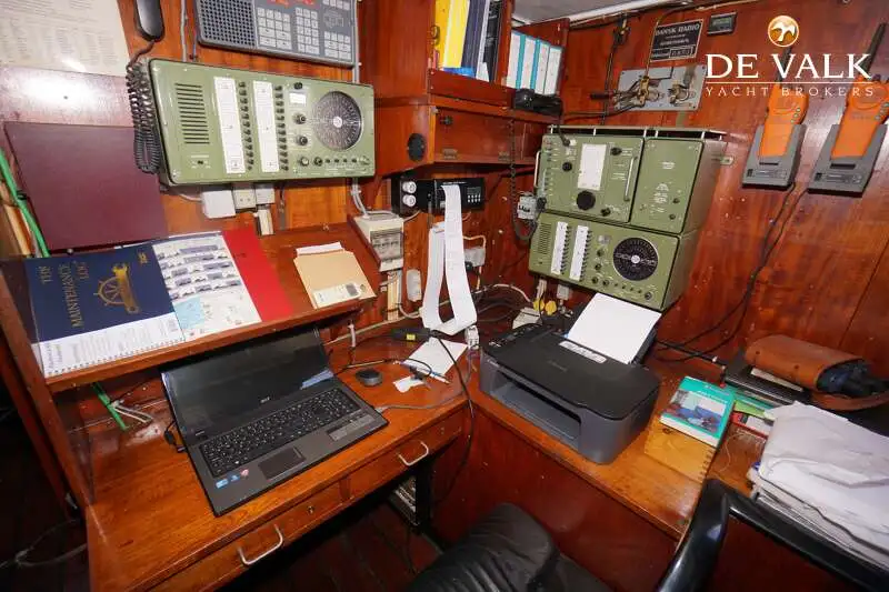 Kapal penelitian untuk dijual