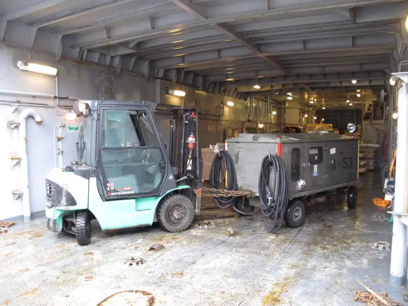 Kapal pendarat, tank untuk dijual