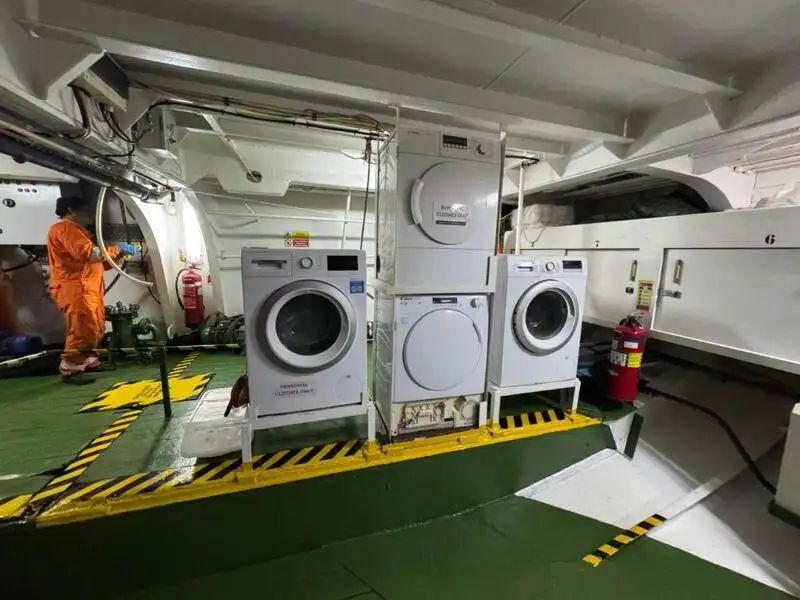 Kapal kontainer untuk dijual