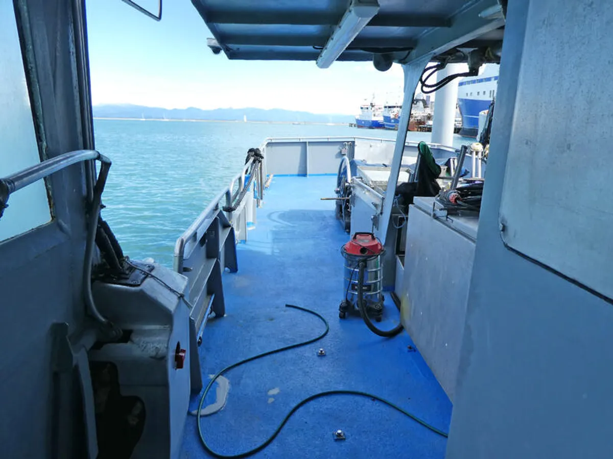 Kapal feri untuk dijual