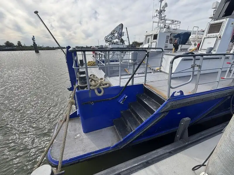 Kapal patroli untuk dijual