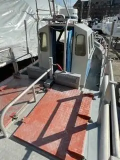 Kapal pengangkut LNG untuk dijual