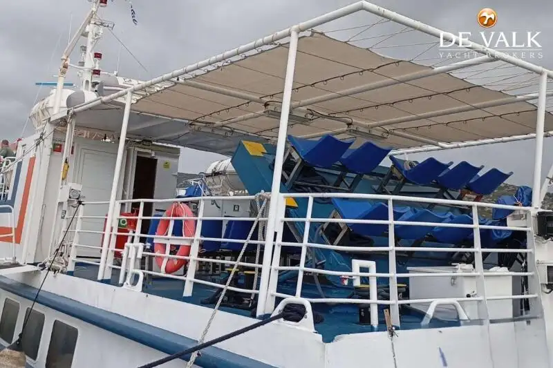 Kapal feri untuk dijual