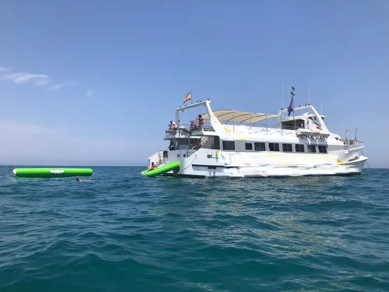 Kapal feri untuk dijual