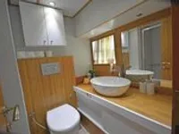 Yacht untuk dijual