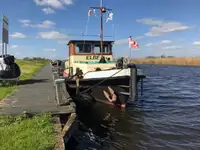 Kapal penarik dijual