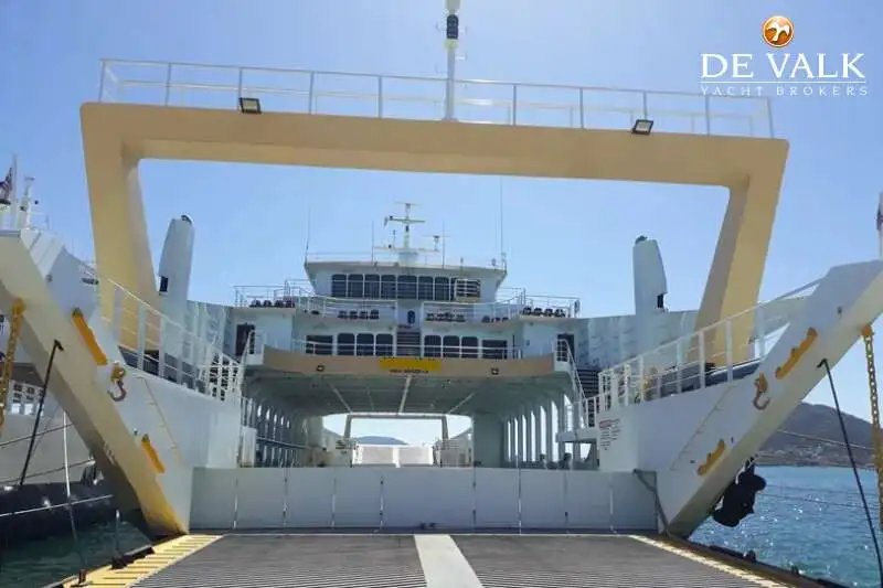 Kapal feri untuk dijual