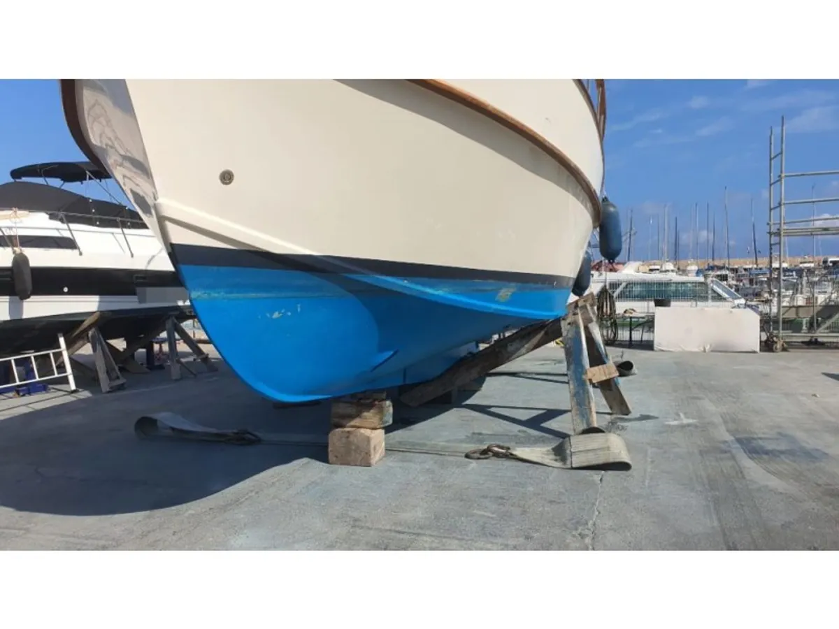 Yacht untuk dijual