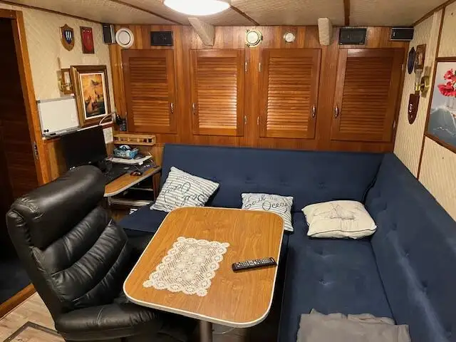 Kapal patroli untuk dijual