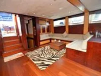 Yacht untuk dijual