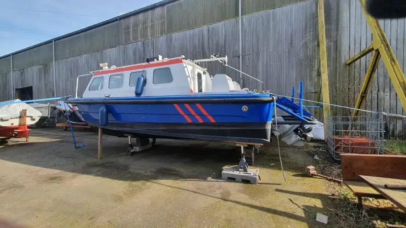 Kapal patroli untuk dijual