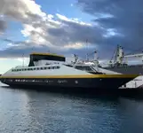 Kapal feri dijual