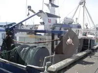 Kapal pengangkut ikan hidup untuk dijual
