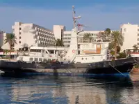 Kapal penarik dijual