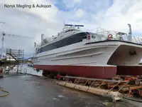 Katamaran untuk dijual