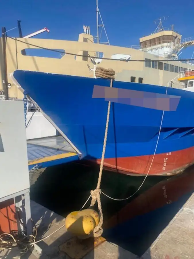 Kapal feri untuk dijual